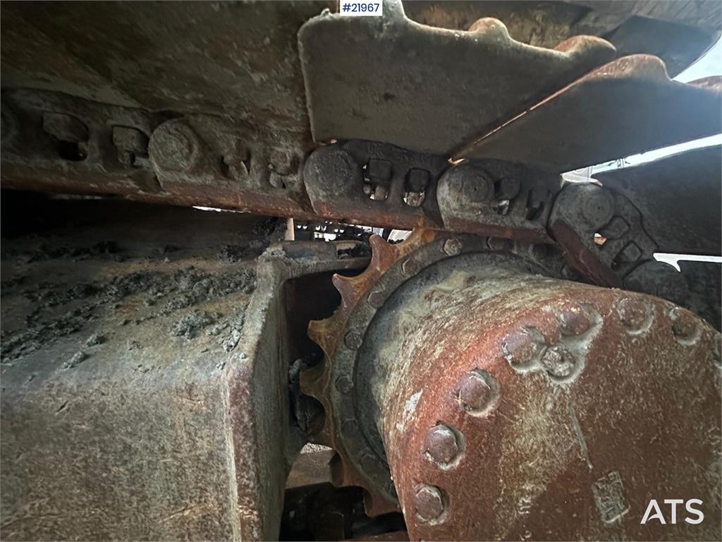 Komatsu PC240LC-8 Crawler Excavator w/ Digger Bucket.