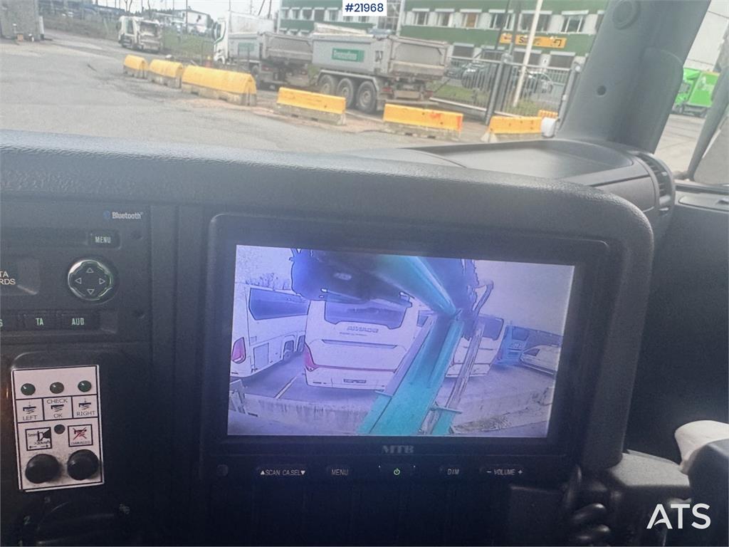 Scania P340 6x2 Refuse truck w/ Crane.