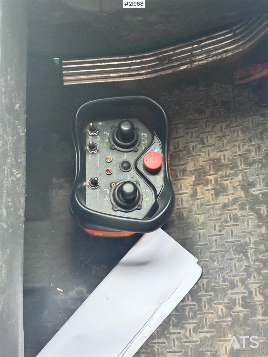 Scania P340 6x2 Refuse truck w/ Crane.