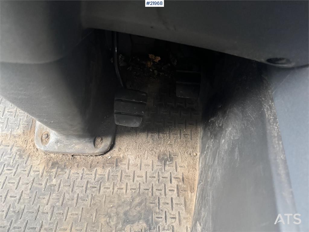 Scania P340 6x2 Refuse truck w/ Crane.