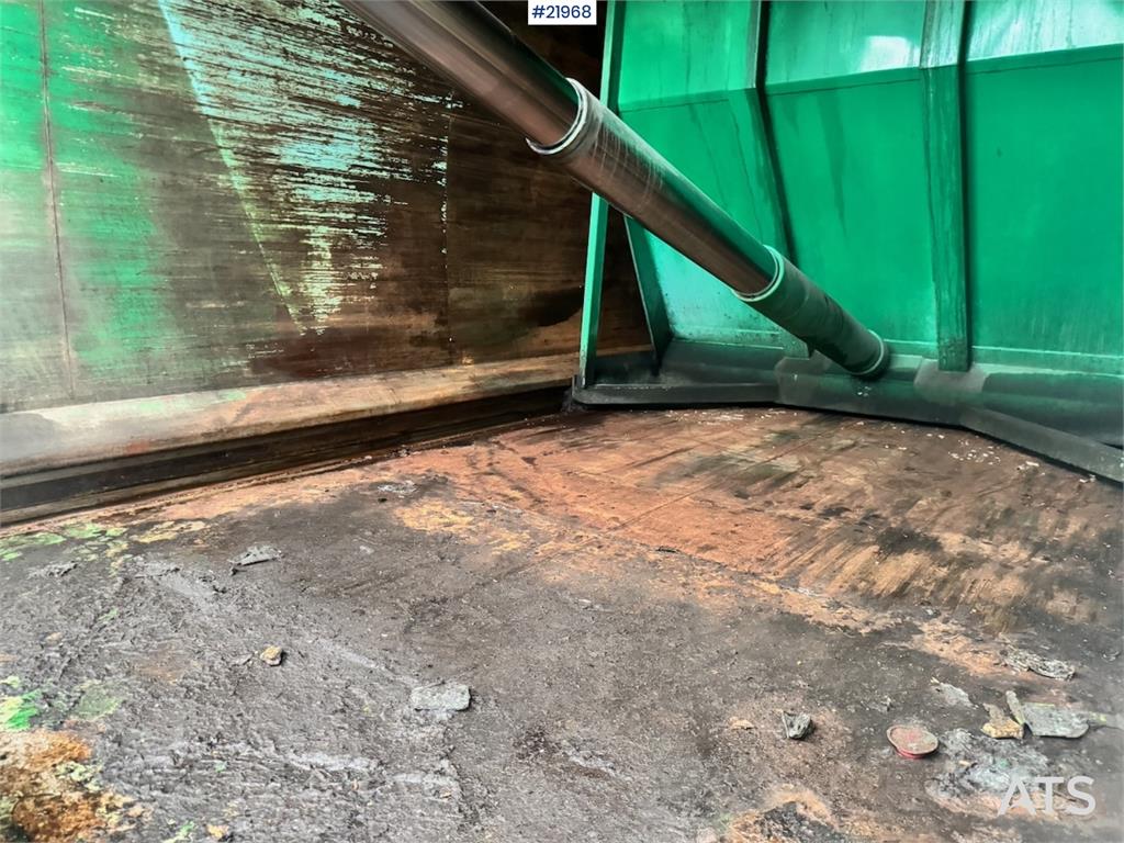 Scania P340 6x2 Refuse truck w/ Crane.