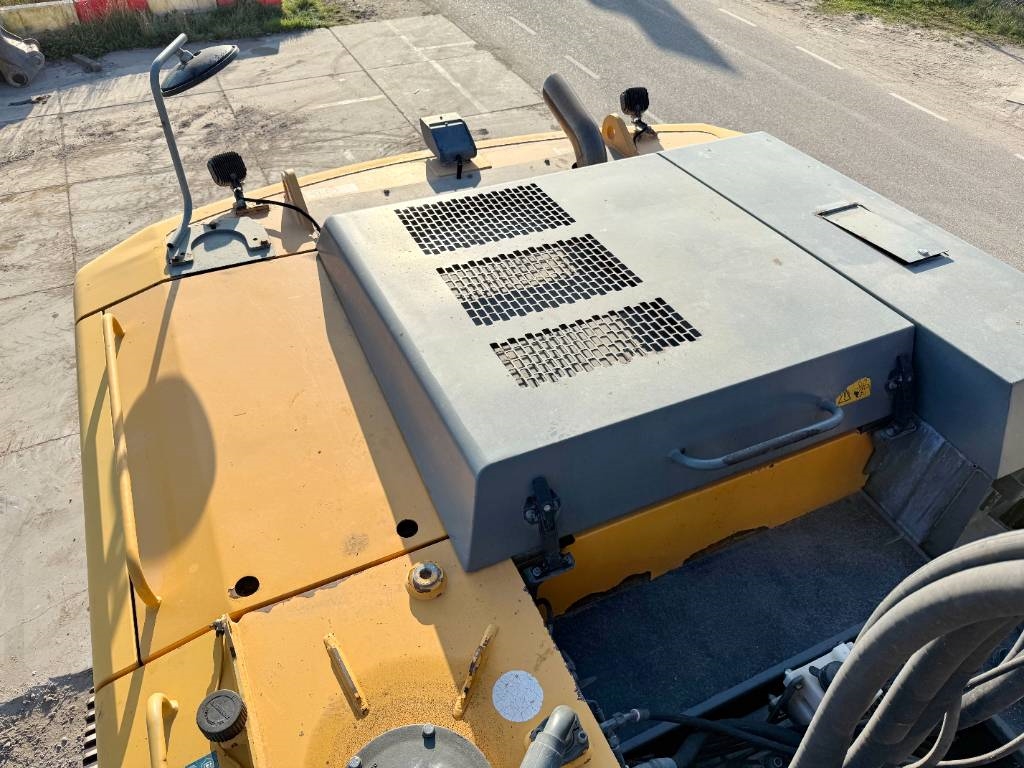 Liebherr R944C UHD - 23 m Demolition / Hydr UC / OilQuick