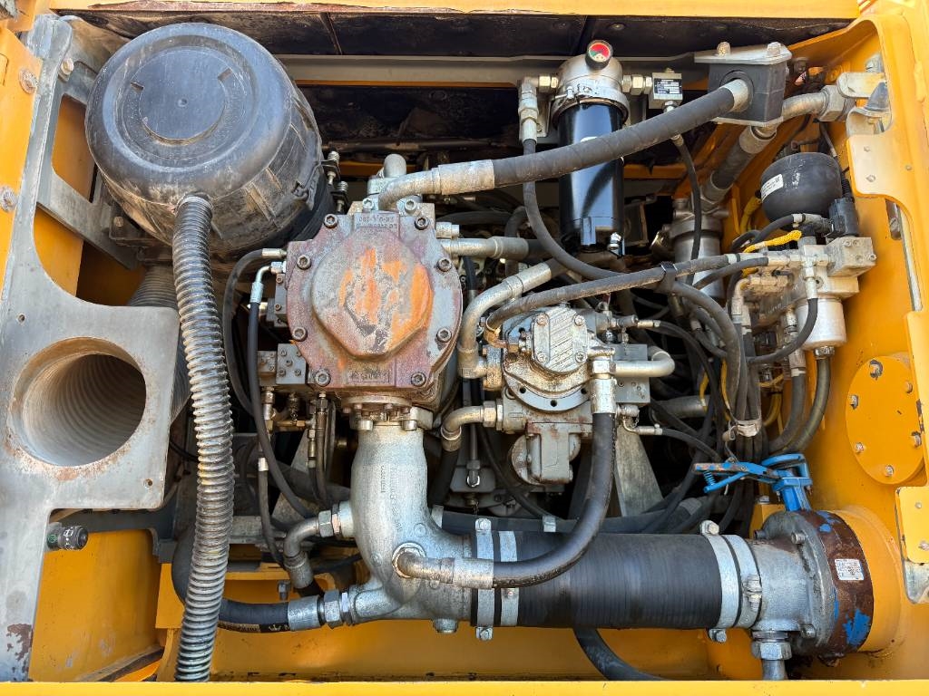 Liebherr R944C UHD - 23 m Demolition / Hydr UC / OilQuick