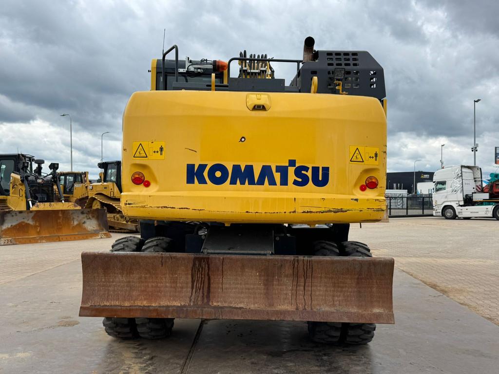 Komatsu PW180-11