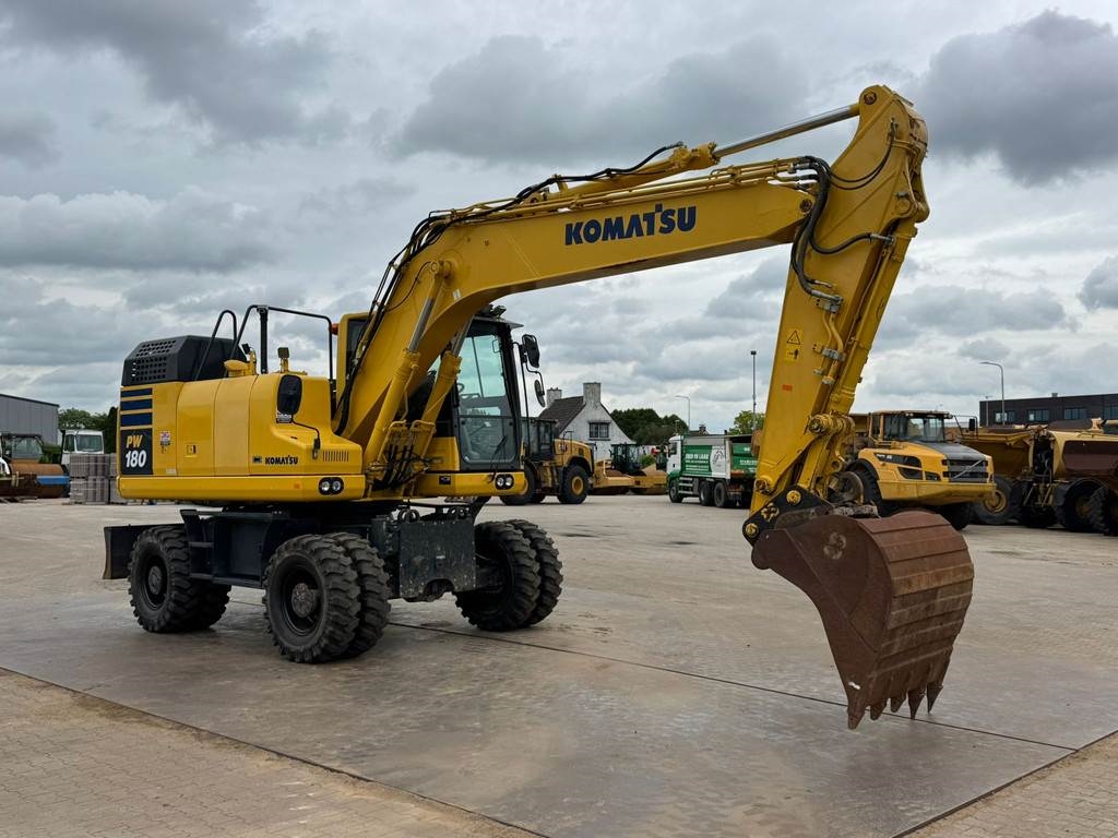 Komatsu PW180-11