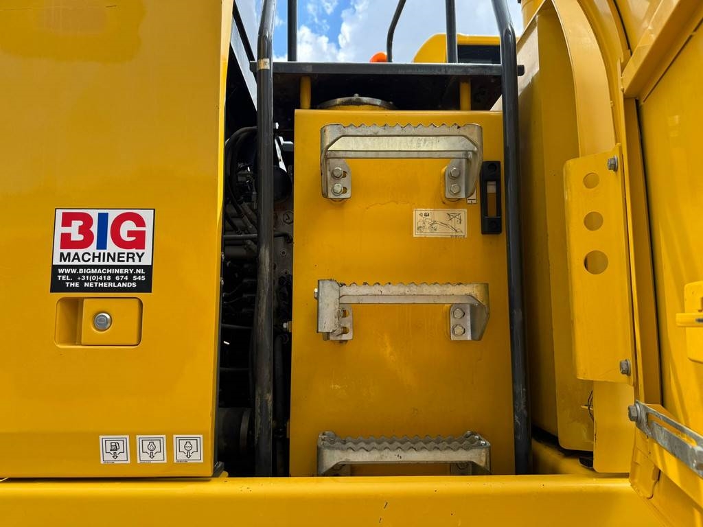 Komatsu PW180-11