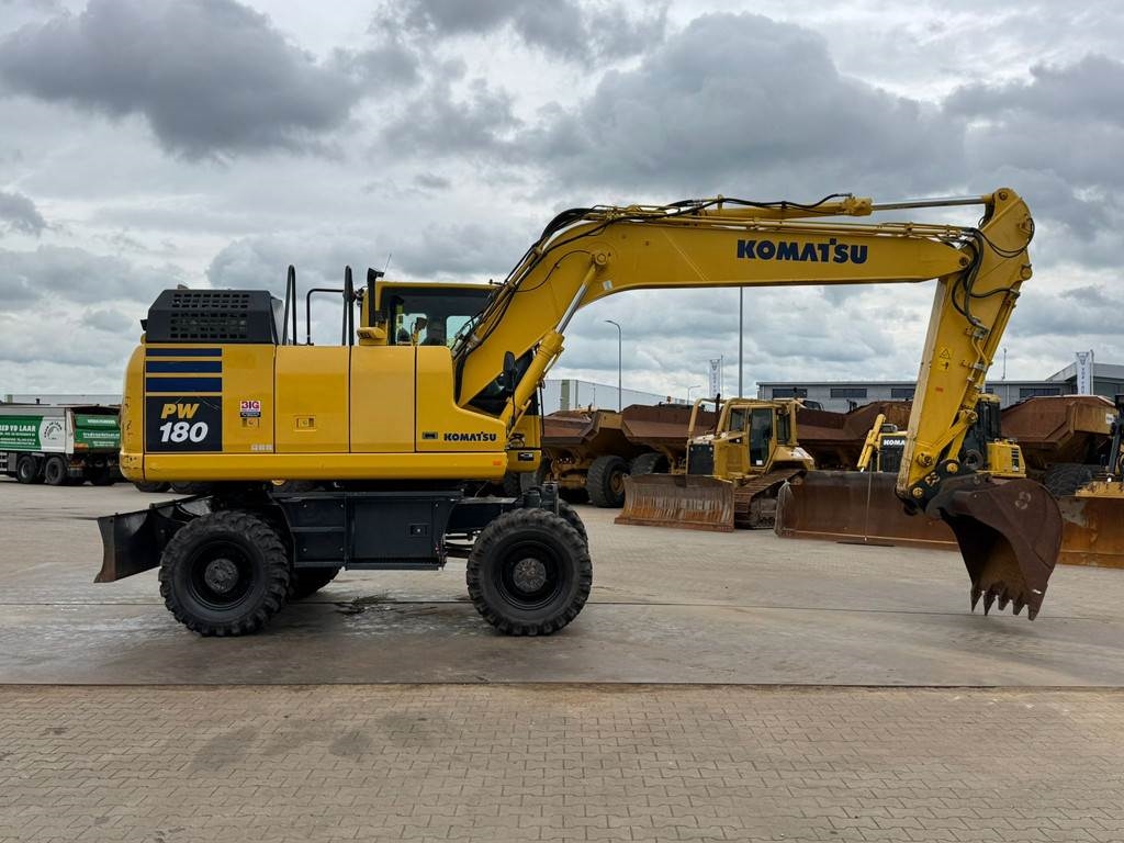 Komatsu PW180-11
