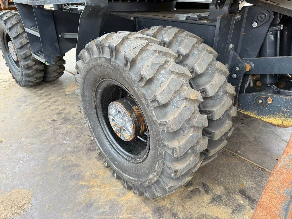 Komatsu PW180-11