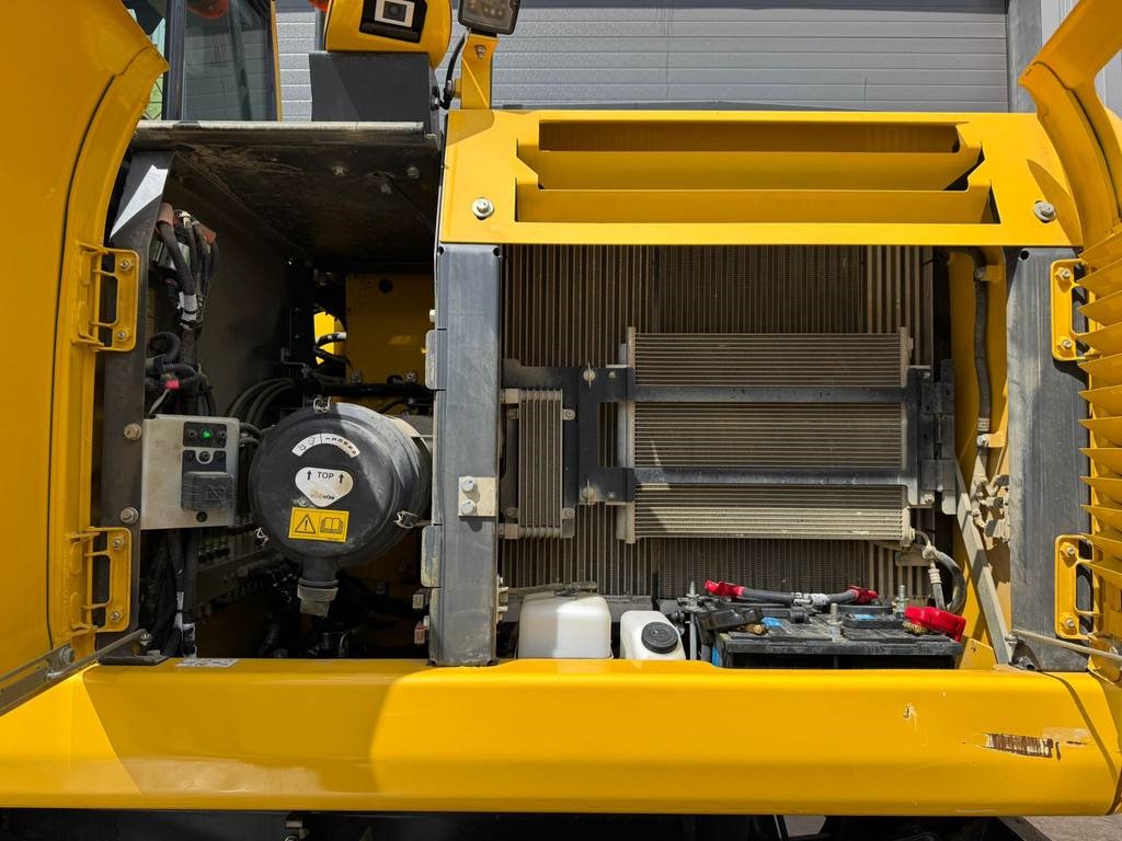 Komatsu PW180-11