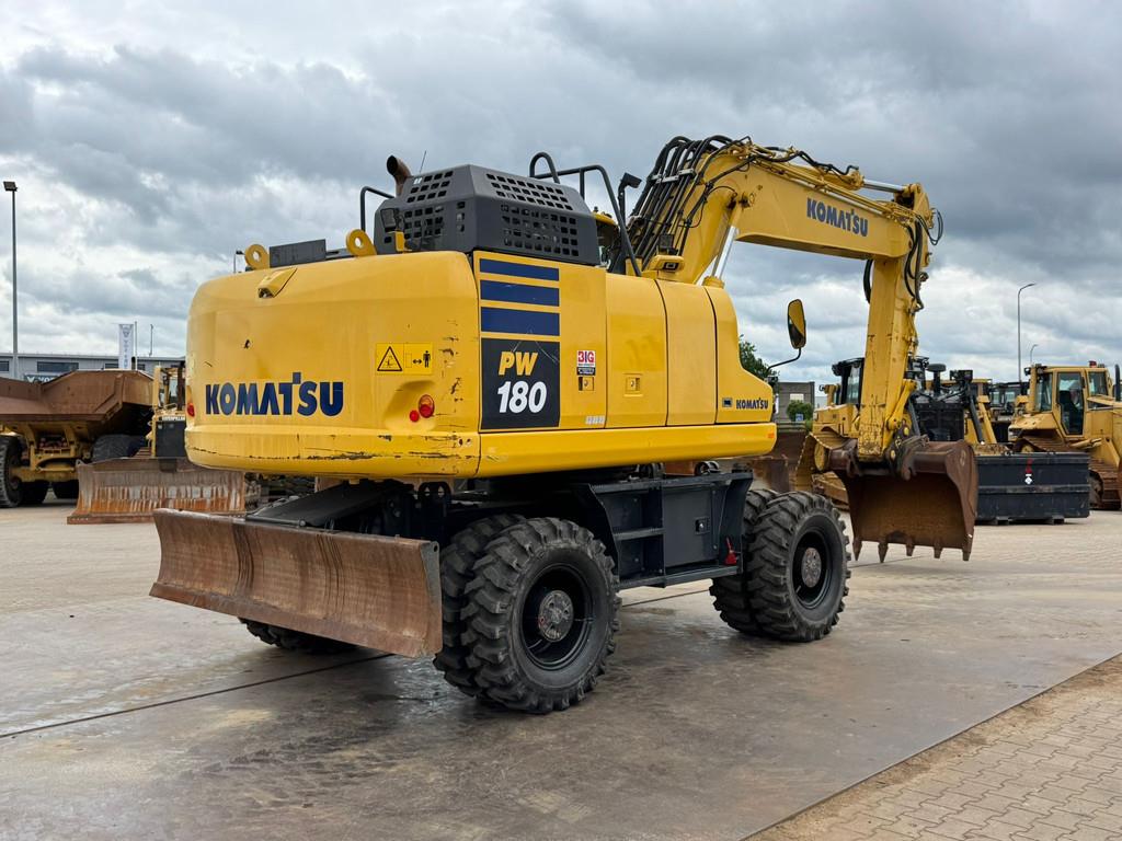 Komatsu PW180-11