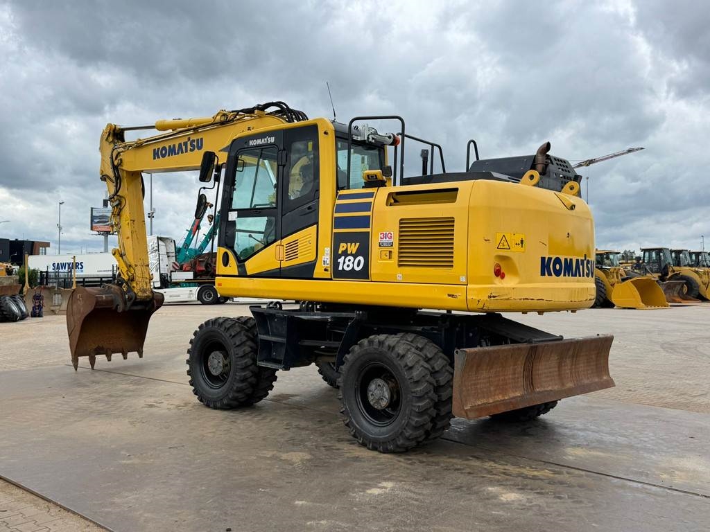 Komatsu PW180-11