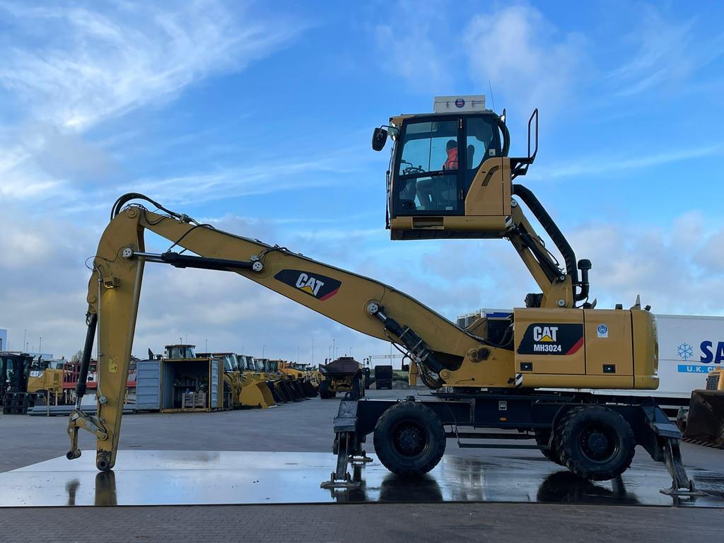 Image for WHEELED EXCAVATORS 2020 Caterpillar MH3024