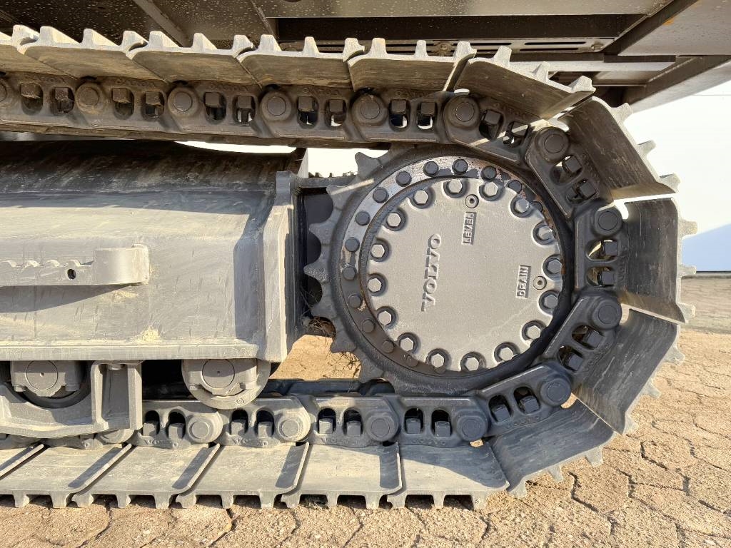 Volvo EC220D + Maxx 2000 Hammer - New / Unused / 2024