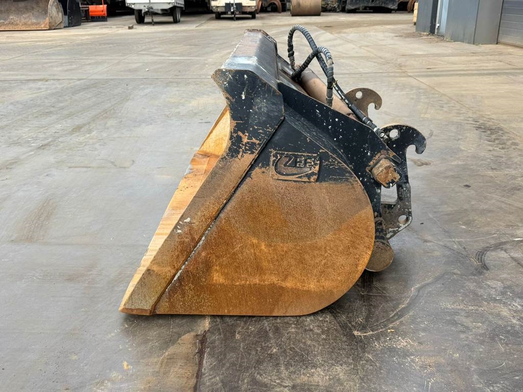 [Other] ZFE Side-Tilting bucket