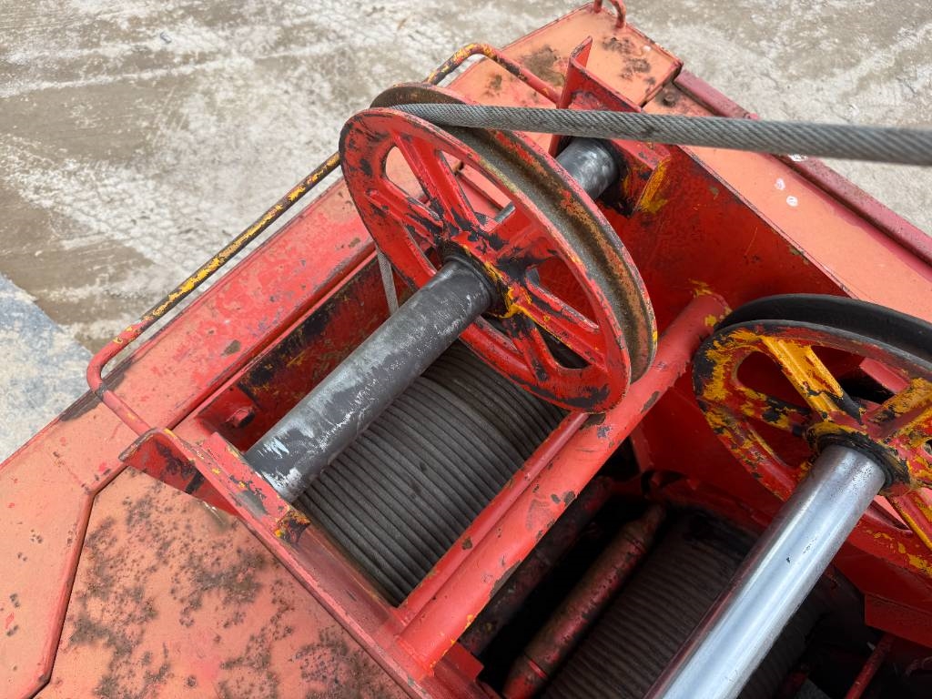 Tadano TR300E-1 - 4 Wheel Steering / 28.1m Boom + 12m Jib