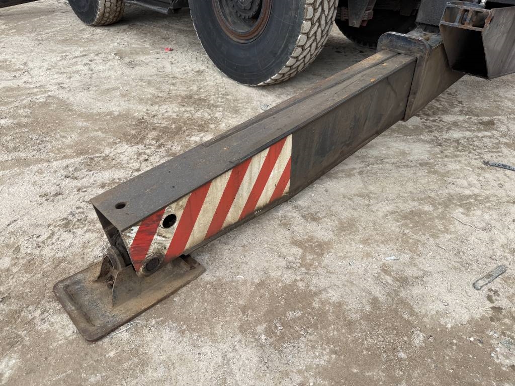 Tadano TR300E-1 - 4 Wheel Steering / 28.1m Boom + 12m Jib