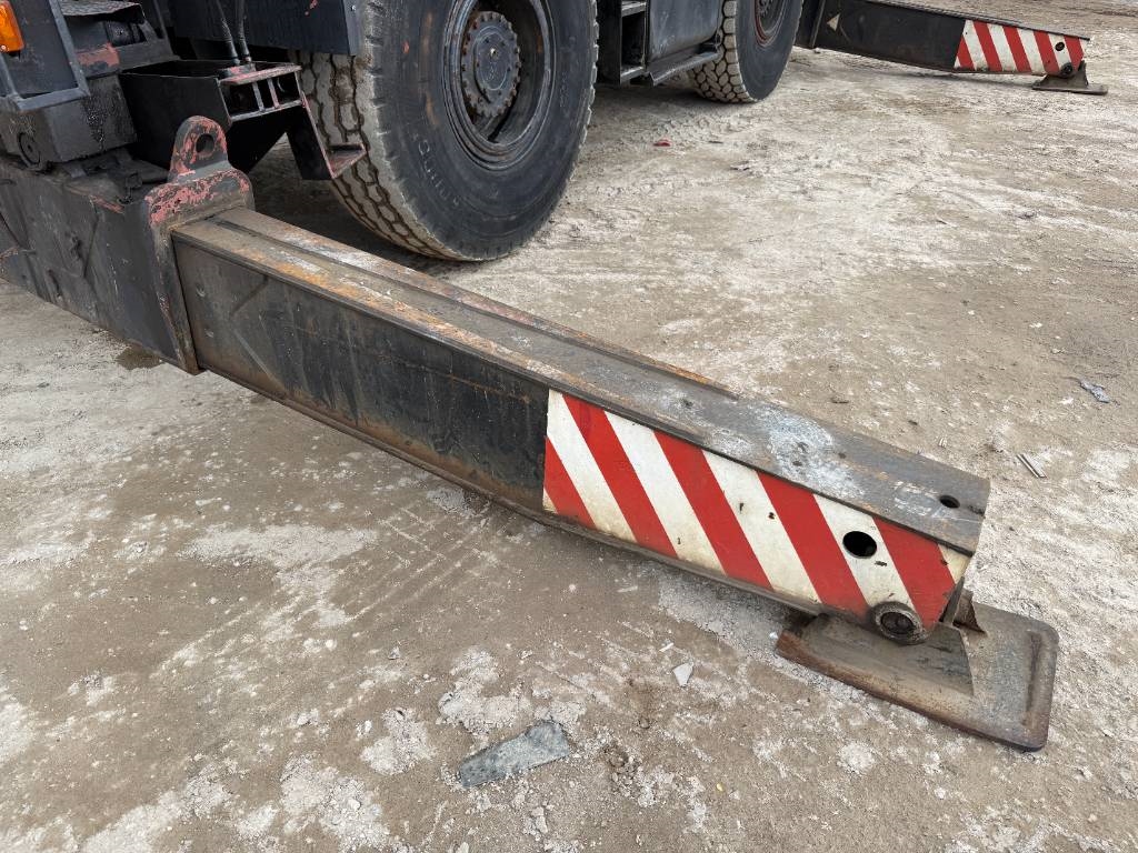 Tadano TR300E-1 - 4 Wheel Steering / 28.1m Boom + 12m Jib