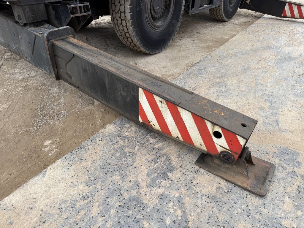 Tadano TR300E-1 - 4 Wheel Steering / 28.1m Boom + 12m Jib