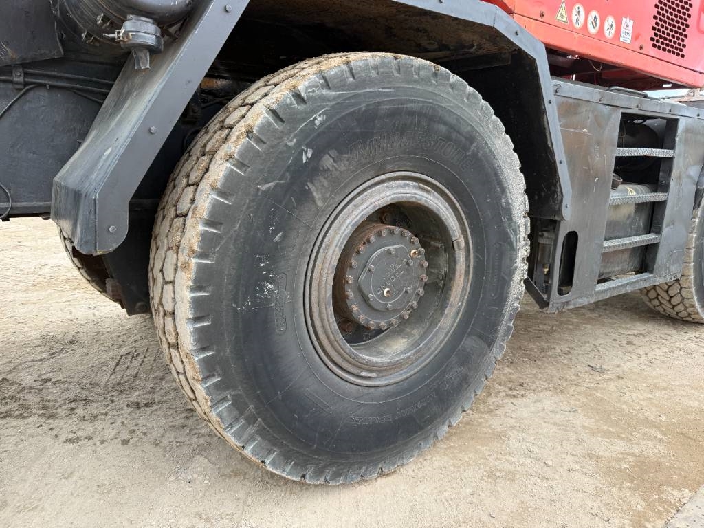 Tadano TR300E-1 - 4 Wheel Steering / 28.1m Boom + 12m Jib