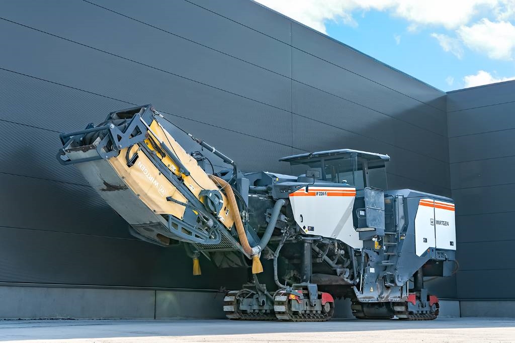 Wirtgen W 220 FI