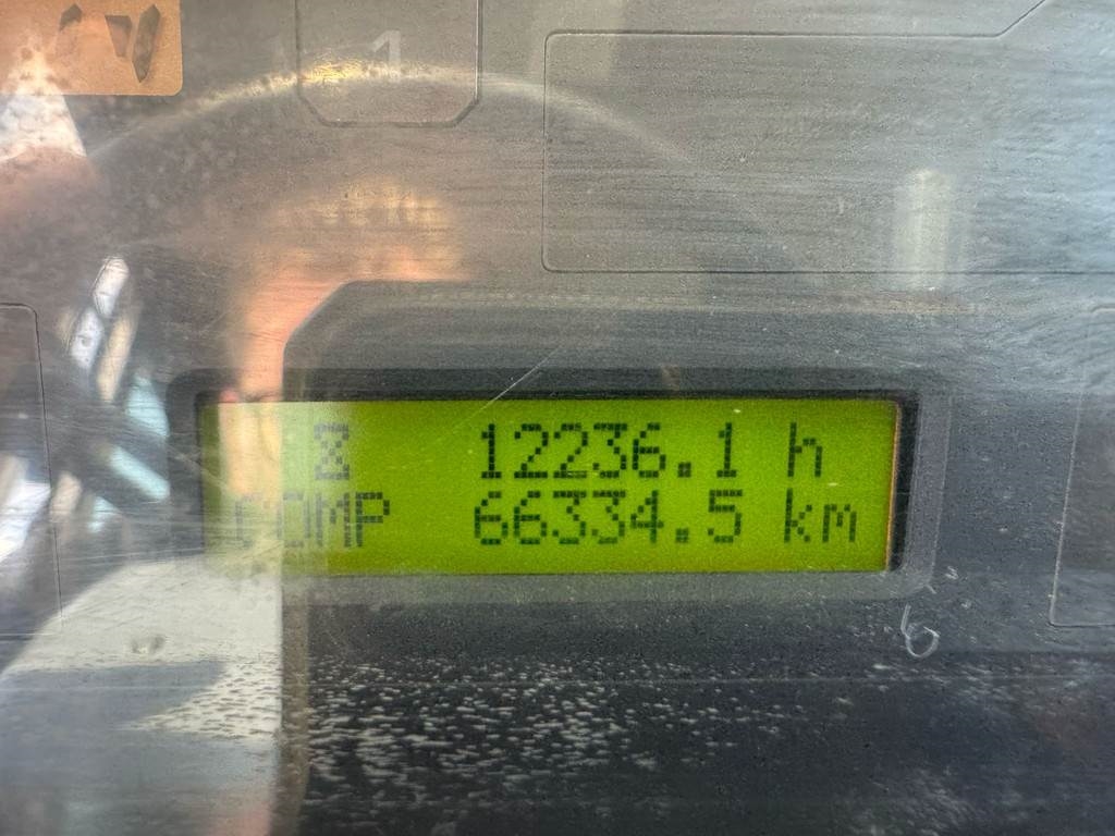 Komatsu HM300-2