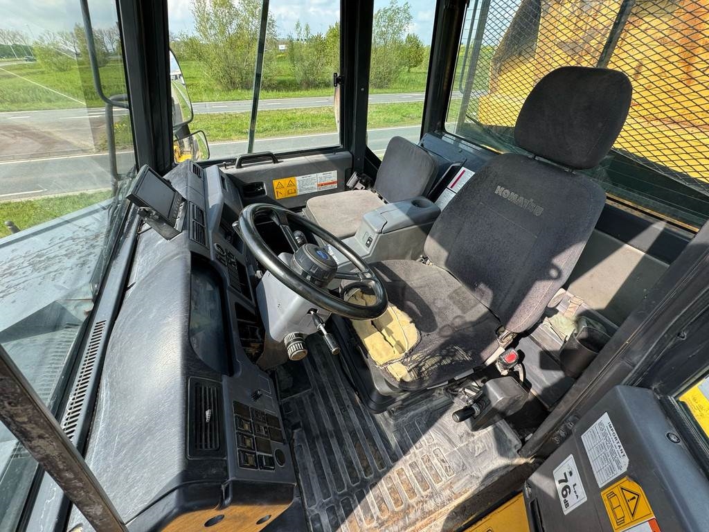 Komatsu HM300-2