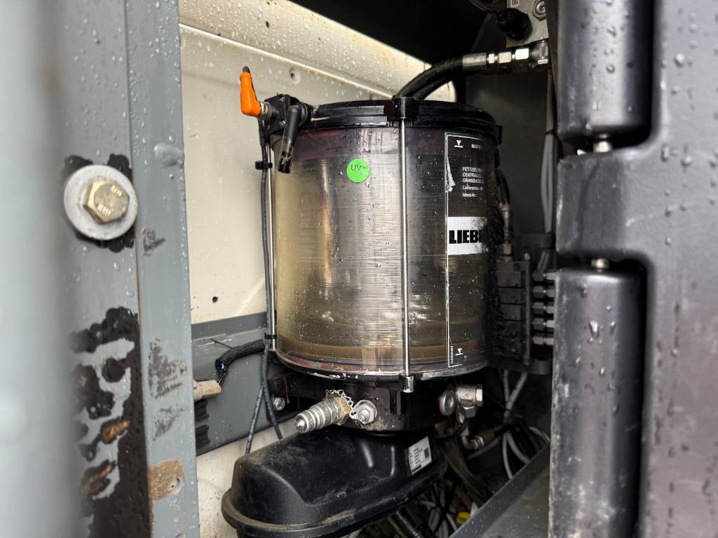 Liebherr R946LC - Hammer Lines / Quick Coupler / Airco