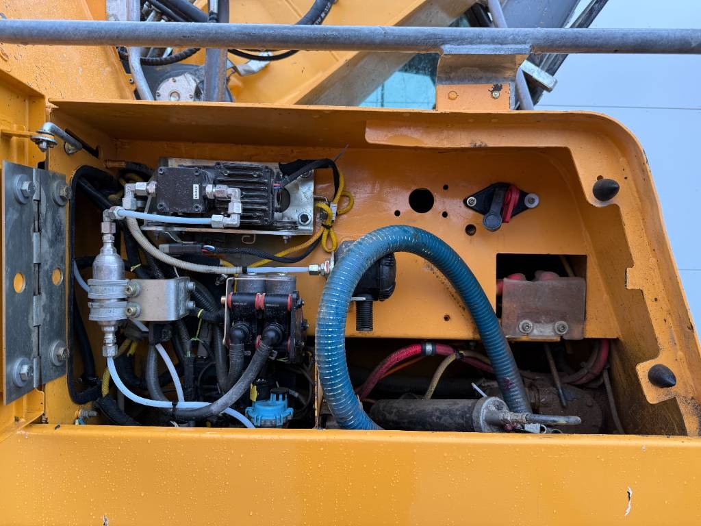 Liebherr R946LC - Hammer Lines / Quick Coupler / Airco