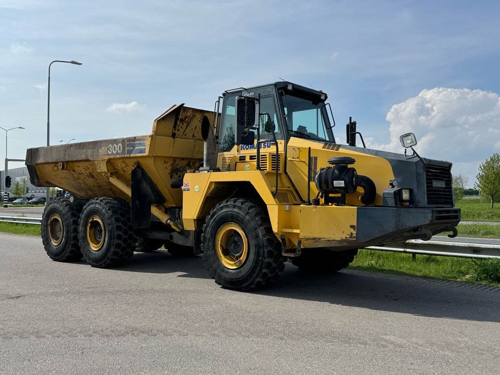 Komatsu HM300-2