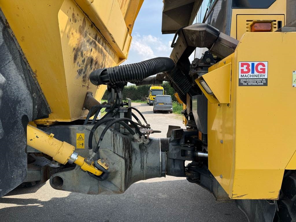 Komatsu HM300-2