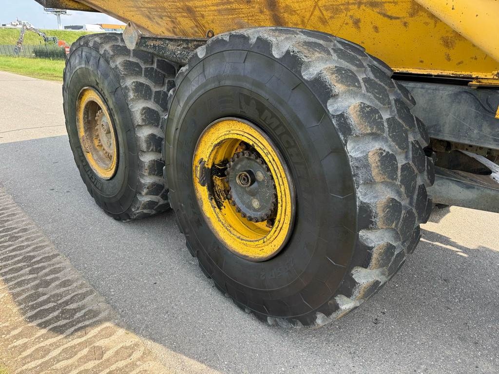 Komatsu HM300-2
