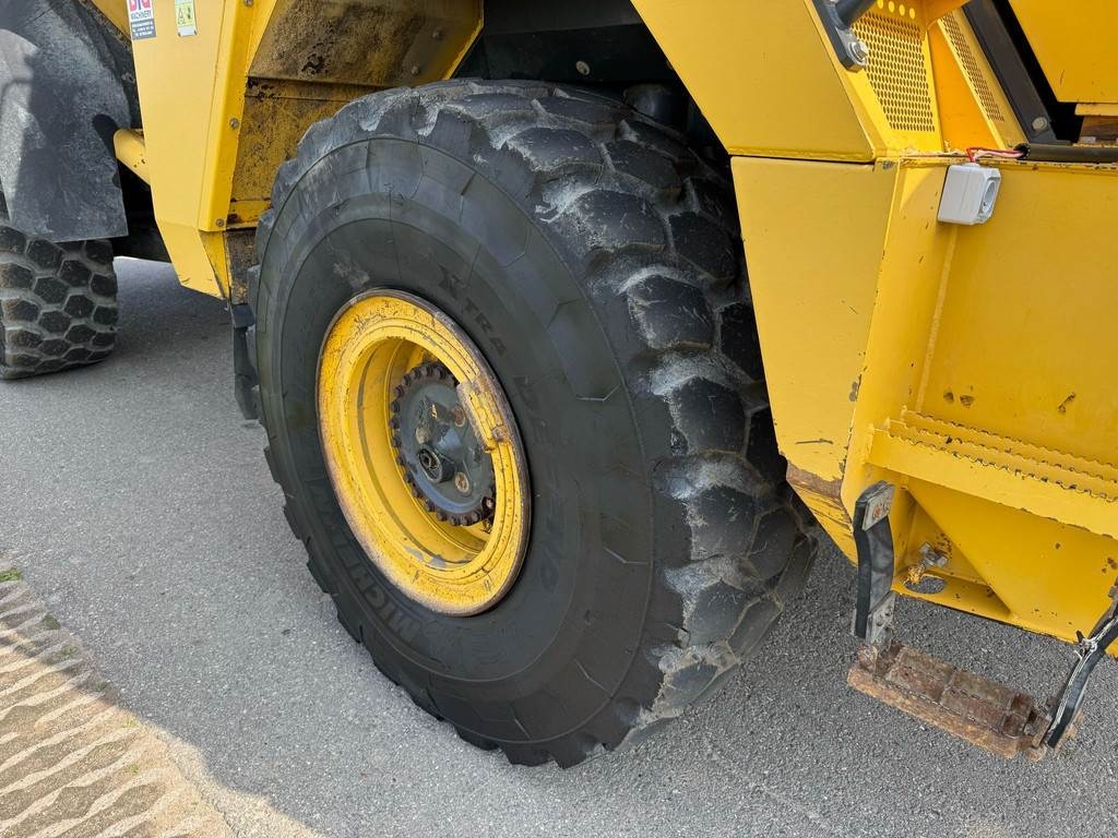 Komatsu HM300-2