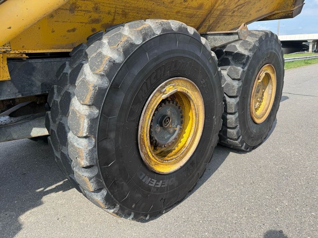 Komatsu HM300-2