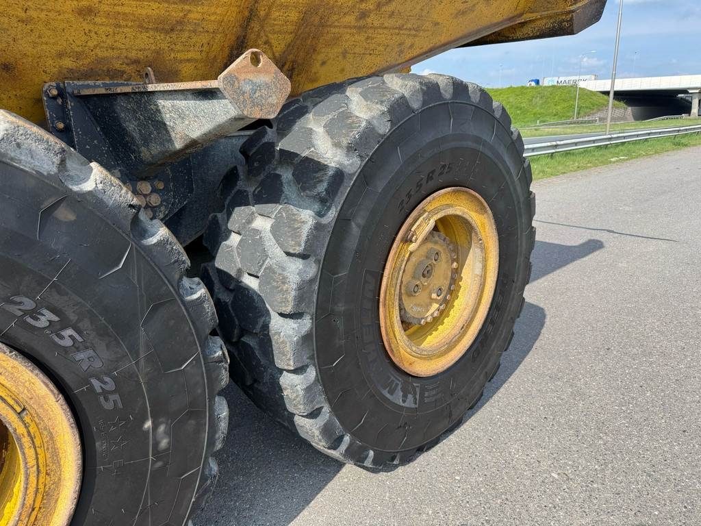 Komatsu HM300-2