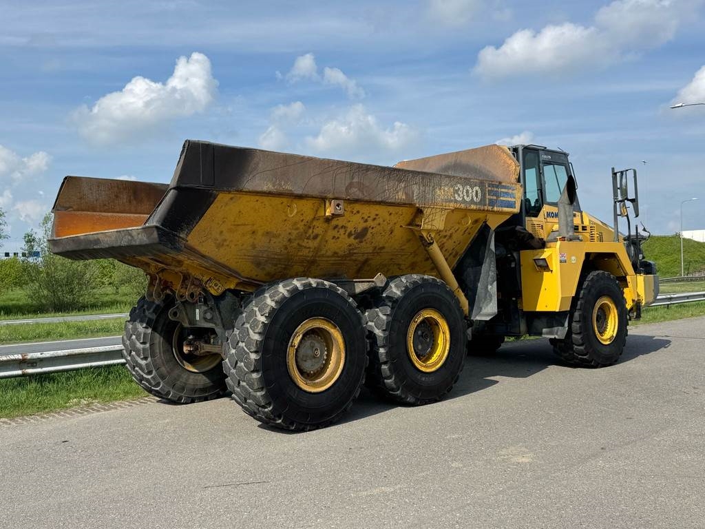 Komatsu HM300-2