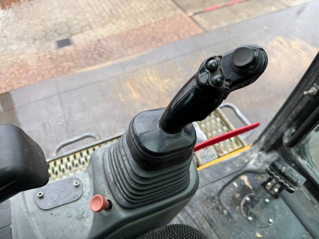 Liebherr R946LC - Hammer Lines / Quick Coupler / Airco
