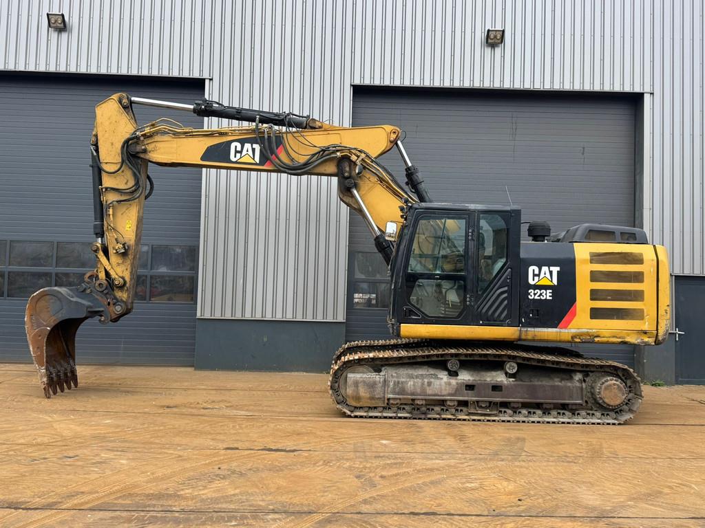 CAT 323E