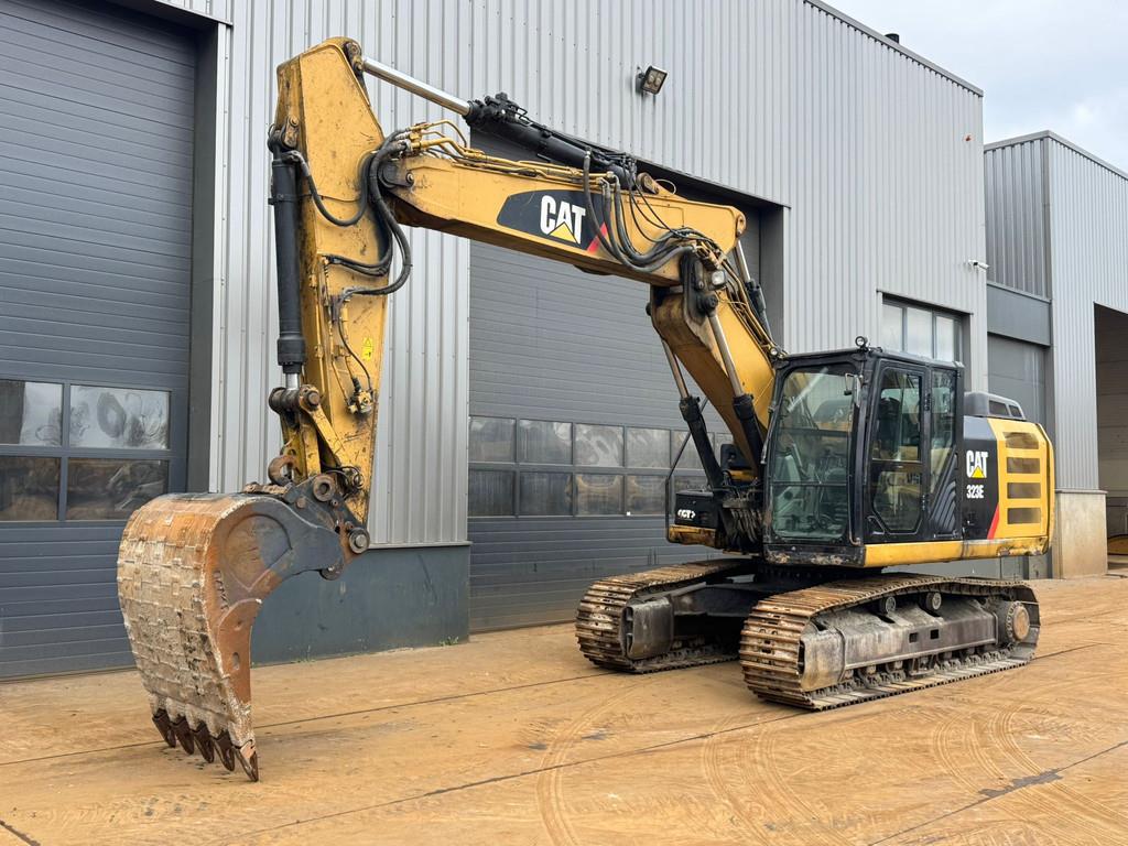CAT 323E