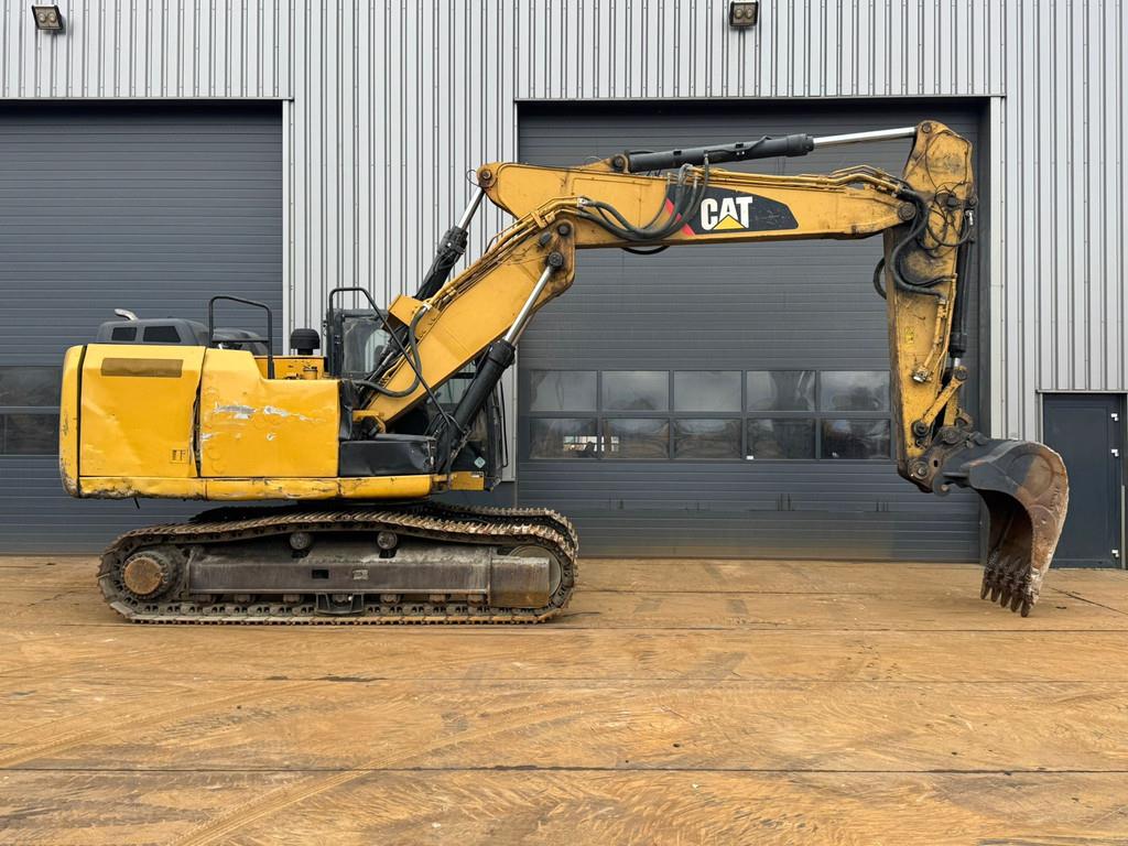CAT 323E