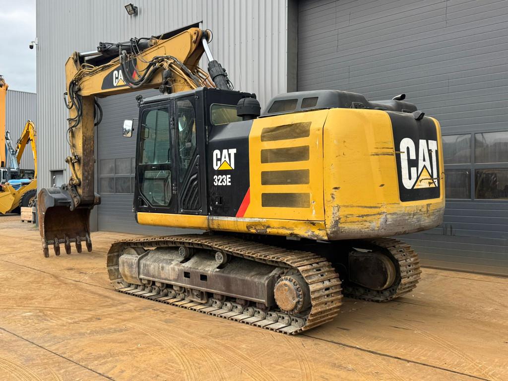 CAT 323E