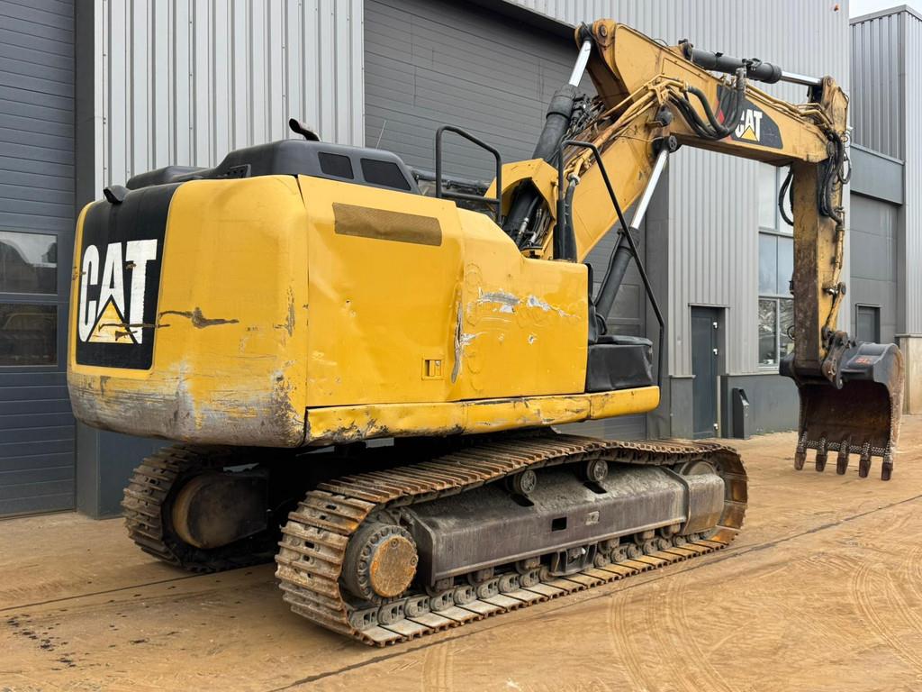 CAT 323E