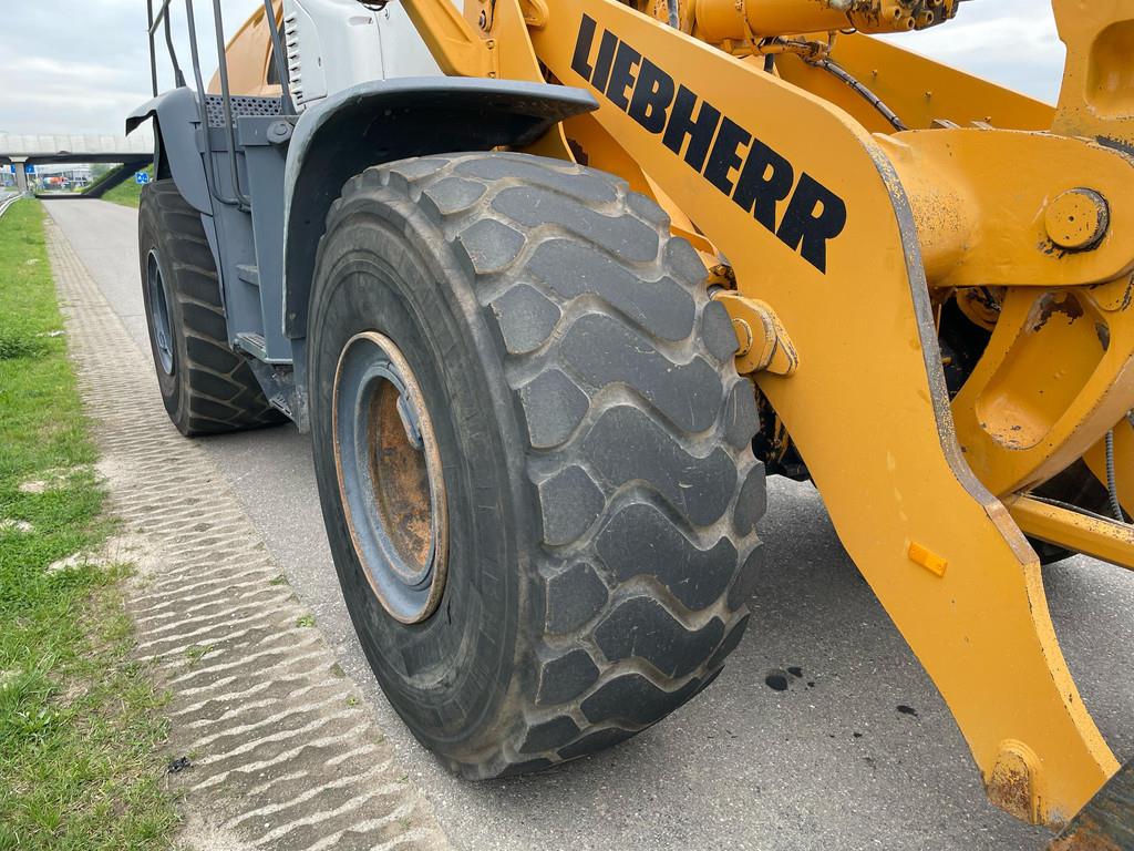 Liebherr L580