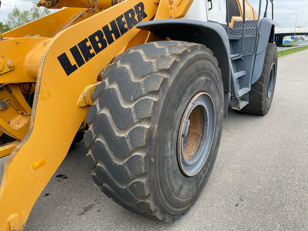 Liebherr L580