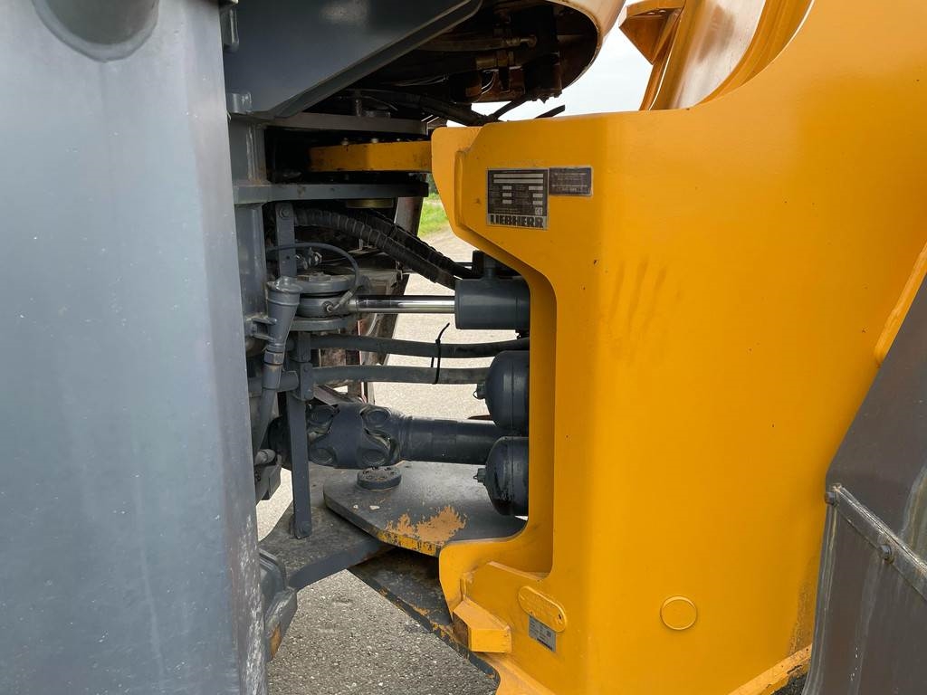 Liebherr L580