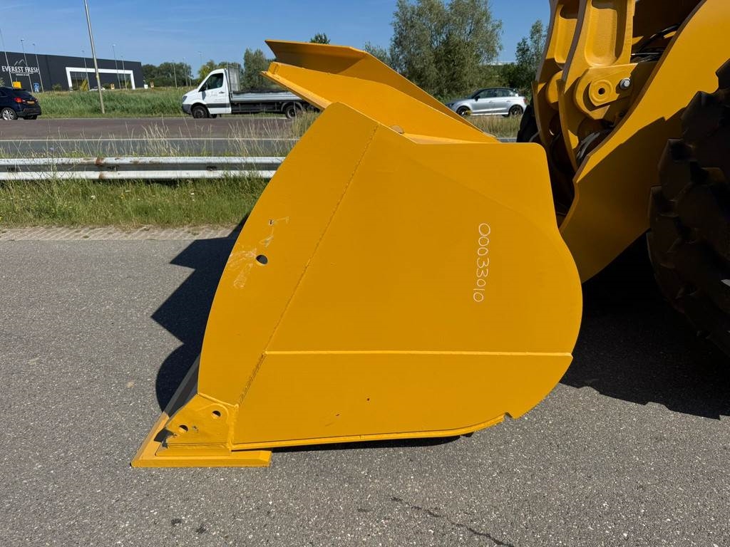 CAT 980