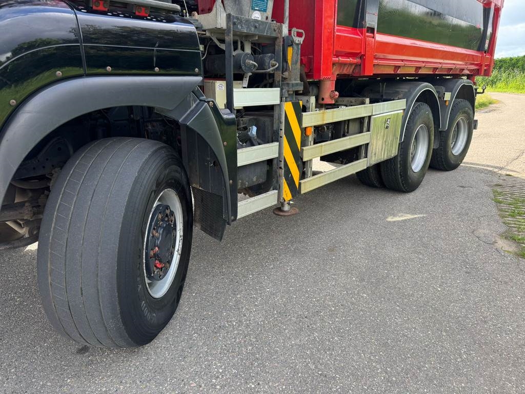 MAN TGS 32.400 6x6 Kipper with Crane