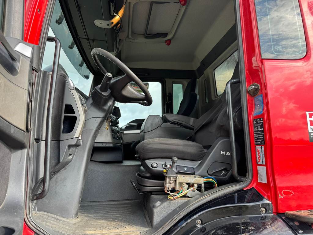MAN TGS 32.400 6x6 Kipper with Crane