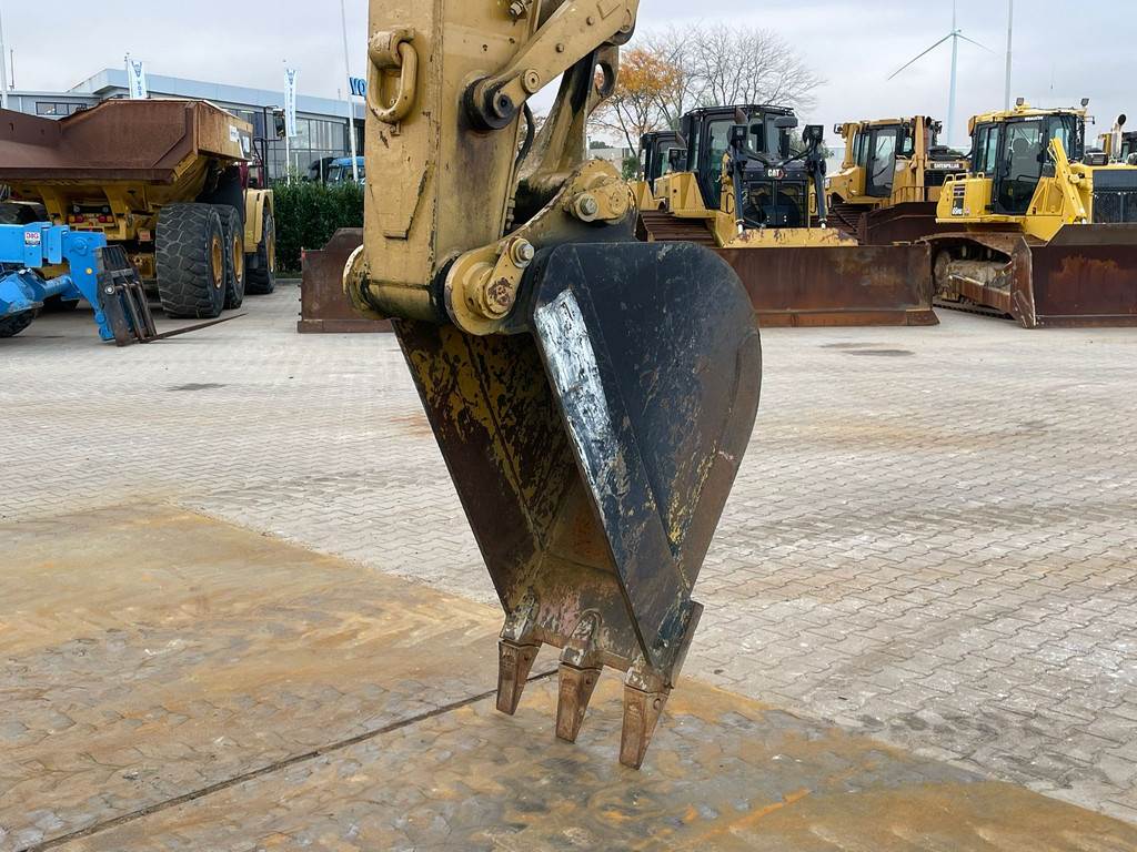 CAT M318C