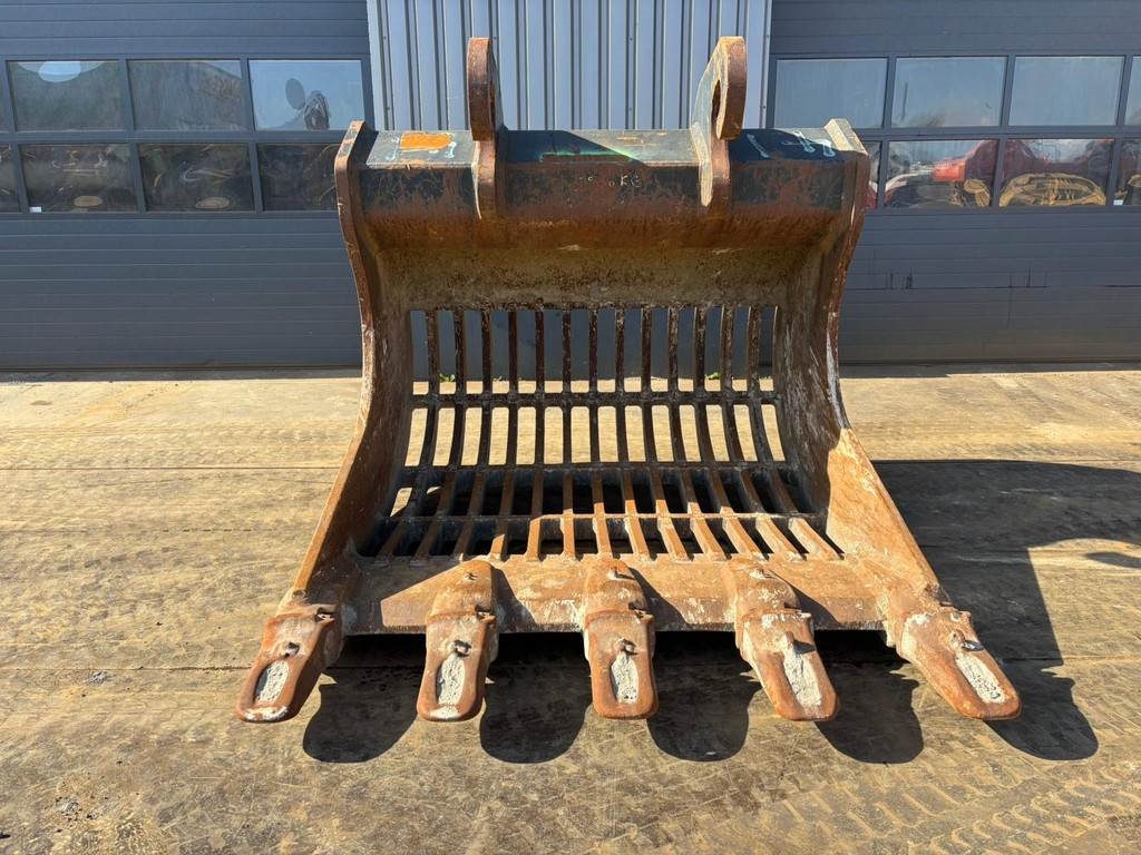 Verachtert Skeleton bucket with teeth CW70 for 374F