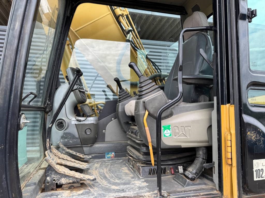 CAT 320 DL